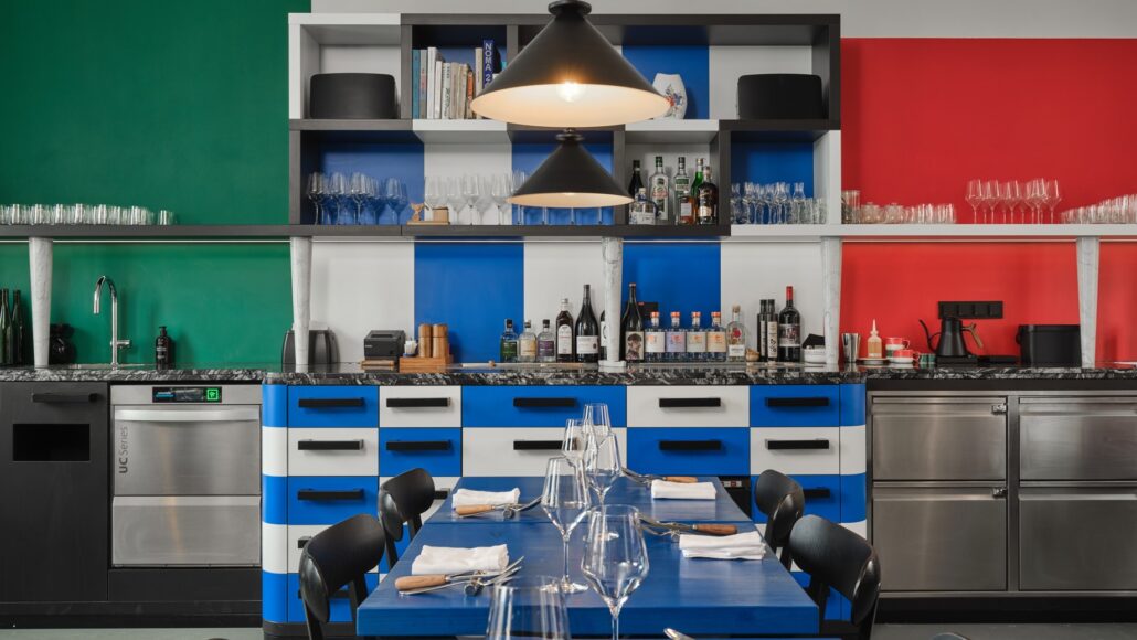 Interiér restaurace Skô v Holešovické tržnici, autoři AP ATELIER, foto Jakub Dohnálek