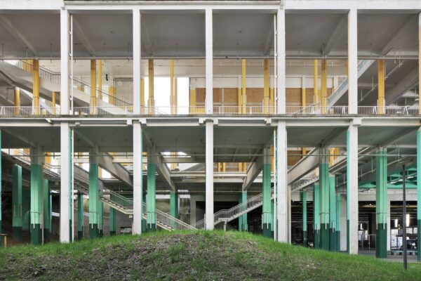 Regenerace veletržního areálu v Charleroi, autoři architecten jan de vylder inge vinck, AgwA, foto Filip Dujardin, zdroj EUMiesAwards