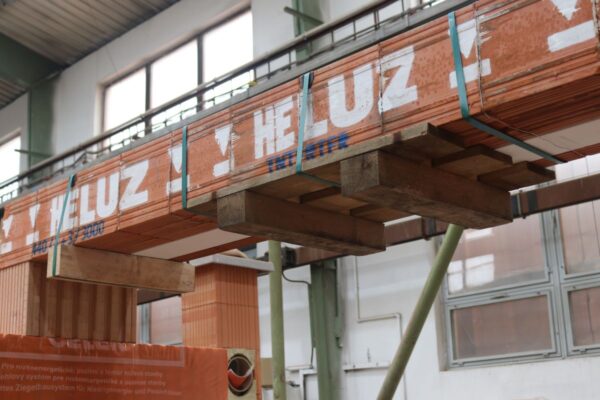 Sestavy nosných překladů HELUZ 23,8. Nový standard rychlé, přesné a efektivní výstavby