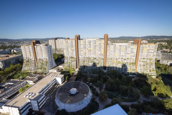 Obytný park Alt-Erlaa ve Vídni. autor původního návrhu Harry Glück, foto Christian Lend, zdroj City of Vienna