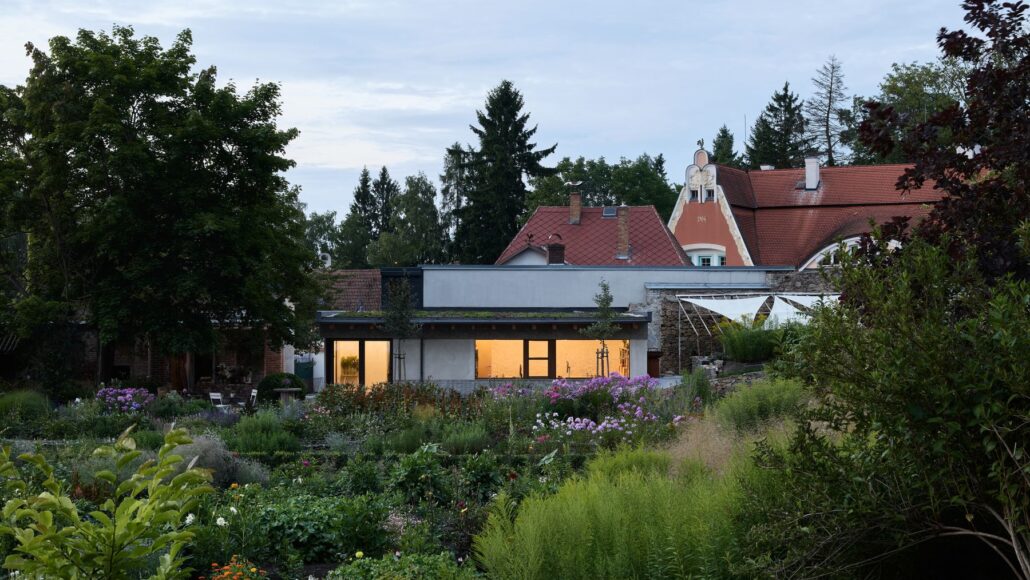 Krafferova zahrada v Jindřichově Hradci, autoři matěj šebek architekti a Ateliér Za Mák, foto Radek Šrettr Úlehla