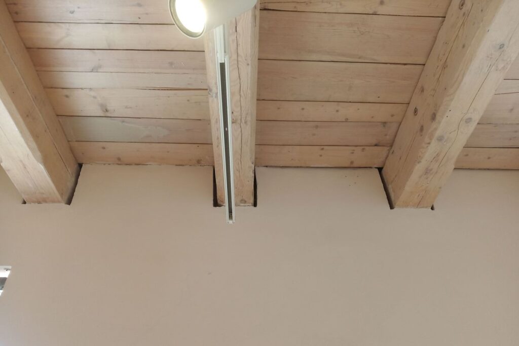 Automatické mlýny detail vnitřního zateplení s deskami Multipor