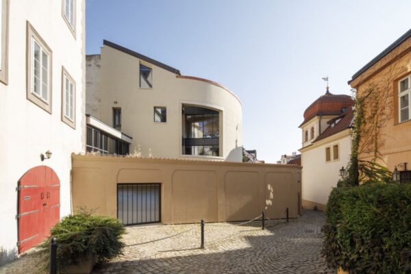 Novostavba bytového domu s galerií na Malé Straně