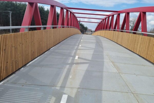 Modernizace lávky přes D2 – místo betonu je kompozit MEA