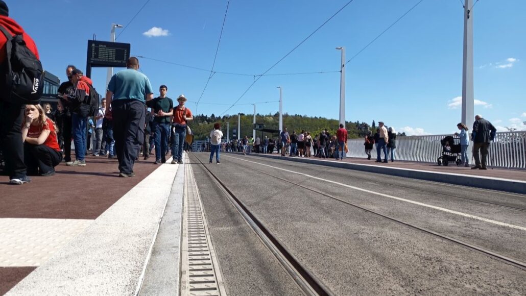 Odvodnění Dvoreckého mostu s atypickými žlaby MEA