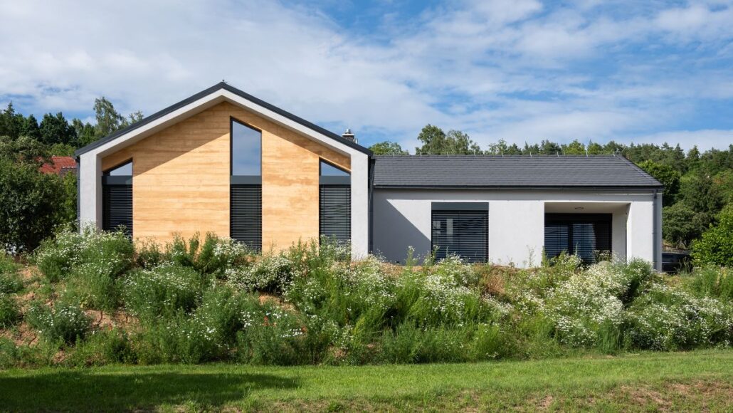 Tři materiály, tři přístupy, jedna ambice: svoboda architektonického návrhu