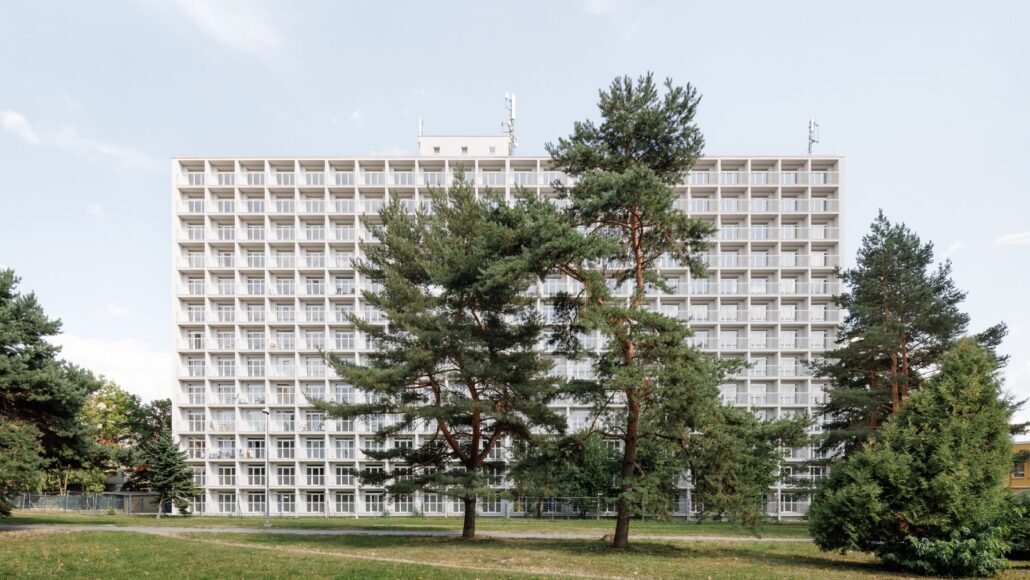 Rrekonstrukce bývalé dělnické ubytovny KOSMALT v Košicích, autoři Atrium Architekti, foto Matej Hakár