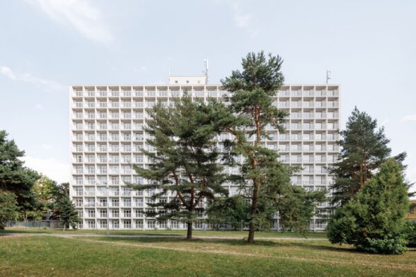Rrekonstrukce bývalé dělnické ubytovny KOSMALT v Košicích, autoři Atrium Architekti, foto Matej Hakár