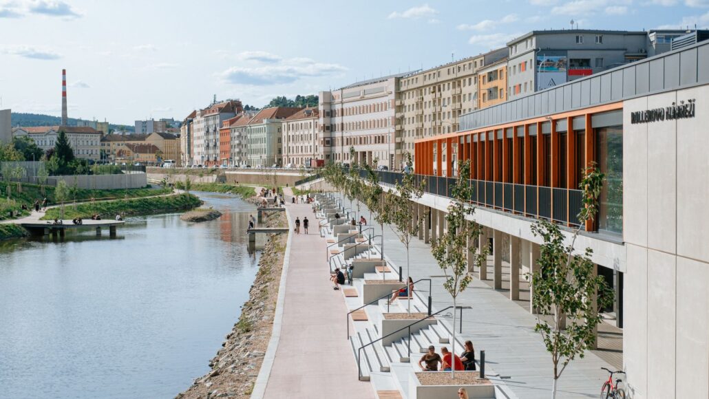 Revitalizace nábřeží v Brně autoři Ivan Ruller, Václav Čermák, Miroslav Korbička, Miloš Trenz, foto Marieta Musálková / Archiv Kanceláře architekta města Brna
