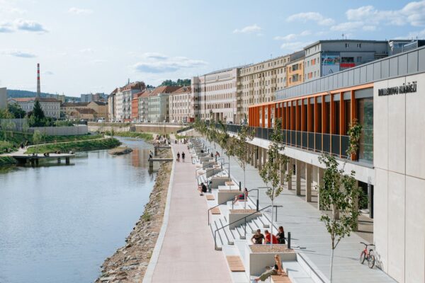 Revitalizace nábřeží v Brně autoři Ivan Ruller, Václav Čermák, Miroslav Korbička, Miloš Trenz, foto Marieta Musálková / Archiv Kanceláře architekta města Brna