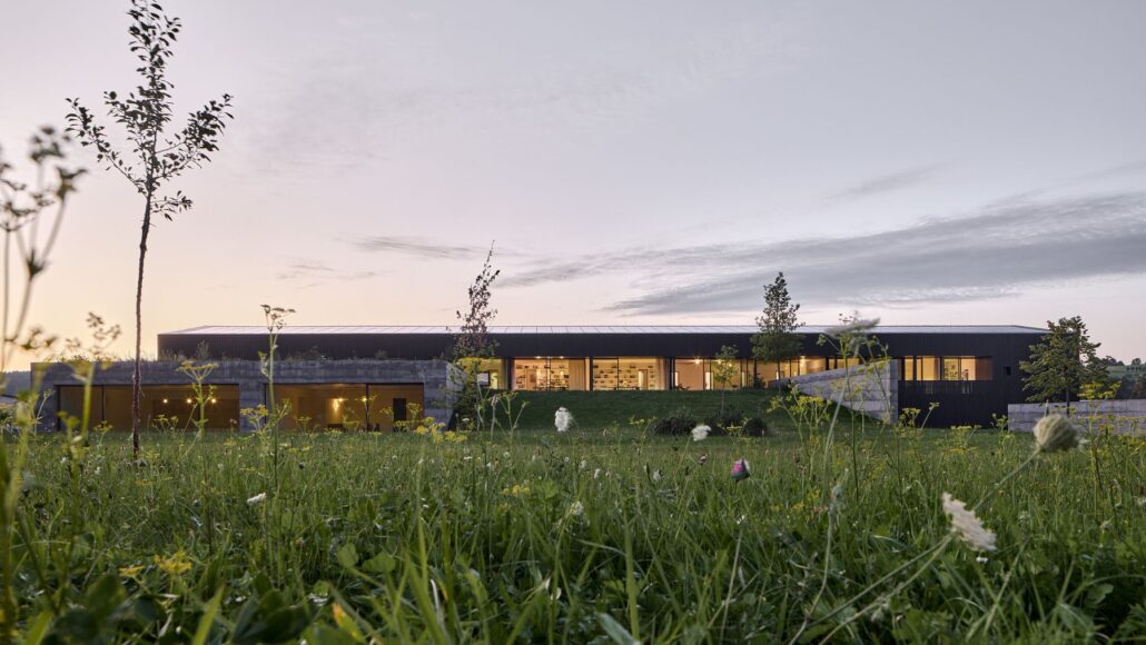 Sídlo a showroom firmy ve Valašských Příkazech, autor Jakub Janošík, foto Filip Beránek