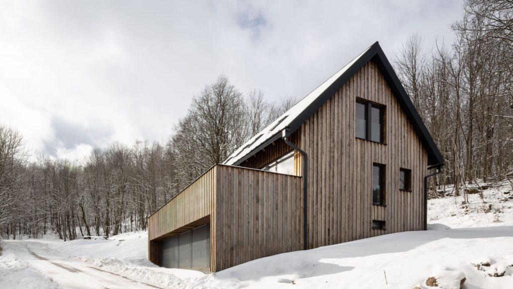 Dům z opalovaného dřeva v Černém Dole, autoři Stempel & Tesař architekti, foto Fotes