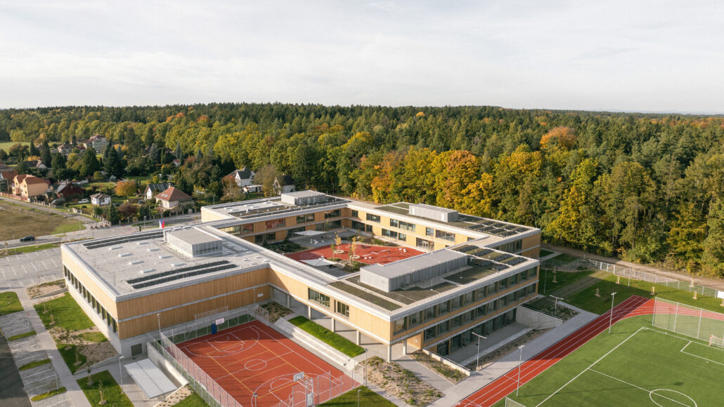 Základní škola v Louňovicích, Pelletier de Fontenay, SOA architekti, foto Alex Shoots Buildings