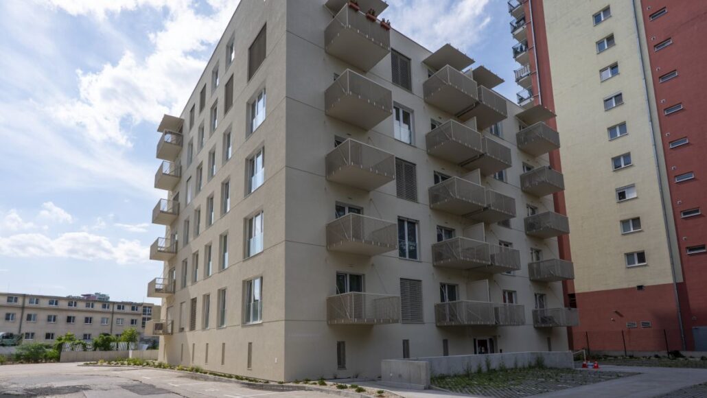 Z kanceláří do moderního bytu s okny ARTEVO