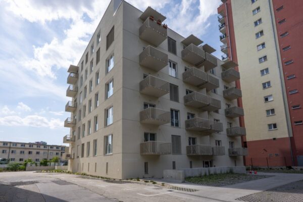 Z kanceláří do moderního bytu s okny ARTEVO