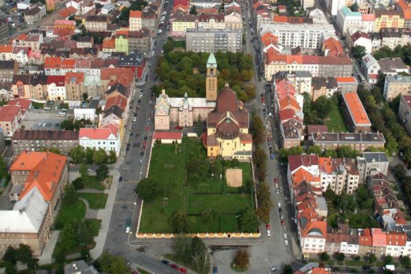 Obvod Plzeň-Slovany usiluje o grant na obnovu Jiráskova náměstí