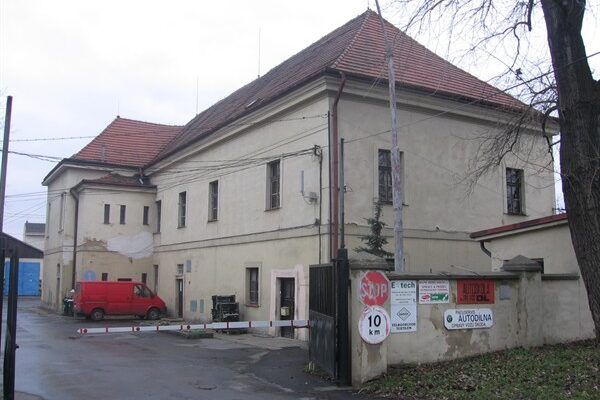 Praha 10 chce získat do správy zámeček v Malešicích