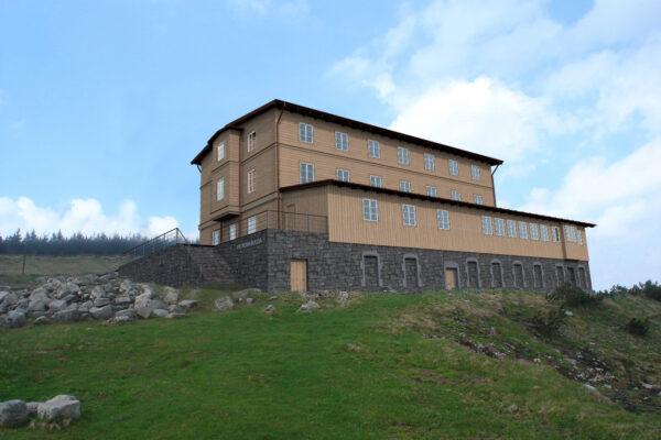Obnova Petrovy boudy v krkonoších