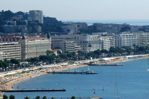 Nové pláže a rekonstruovaná promenáda v Cannes