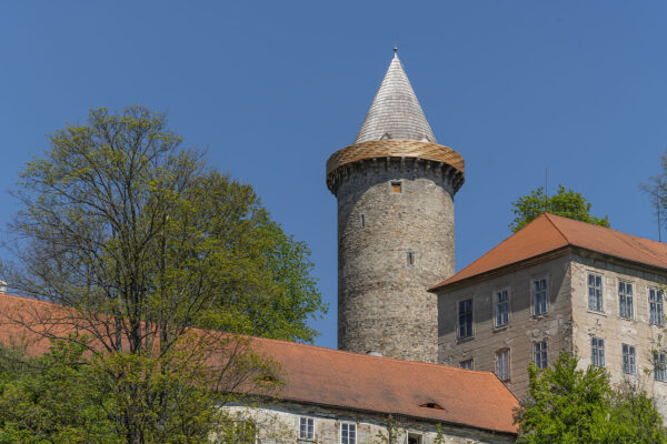 Rekonstrukce věže Jakobínka na hradě Rožmberk dodržela historické stavební metody
