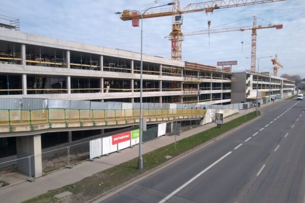 Parkovací dům v Praze na Černém Mostě