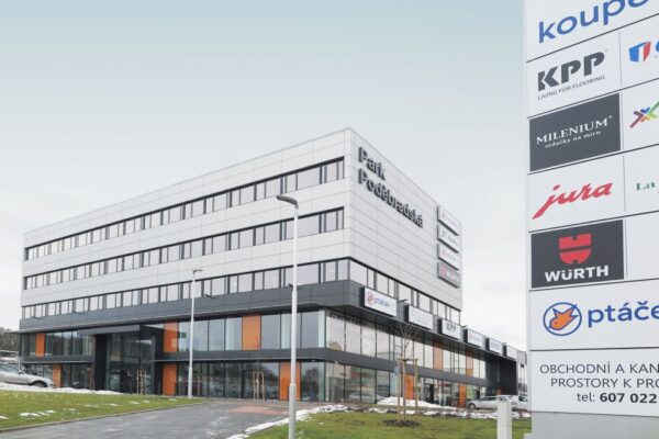 Dřevěná podlaha nejvíce vynikne na betonu