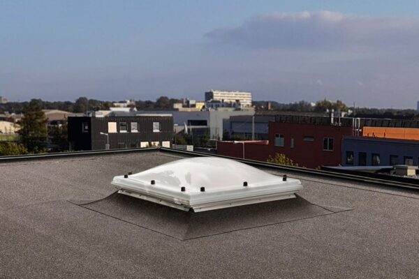 Světlík VELUX je řešením pro ploché střechy