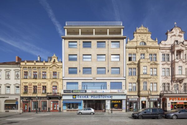 Plzeňský architektonický manuál: Stezky po architektuře 1914–1948