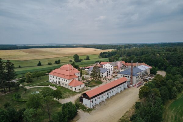 Konverze areálu bývalé keramičky v Kravsku – Sádrovna a Třídírna