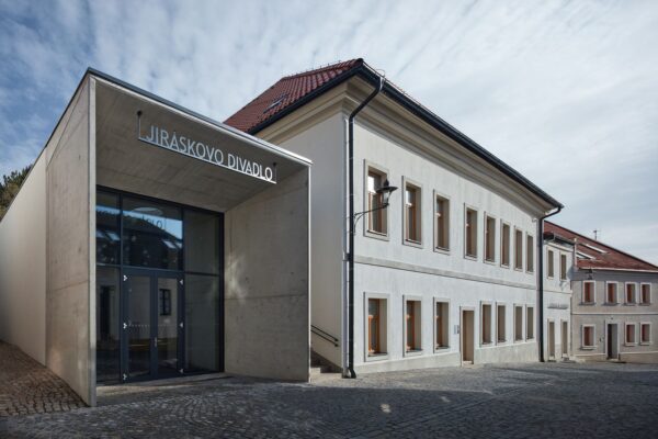 Rekonstrukce Jiráskova divadla v České Lípě